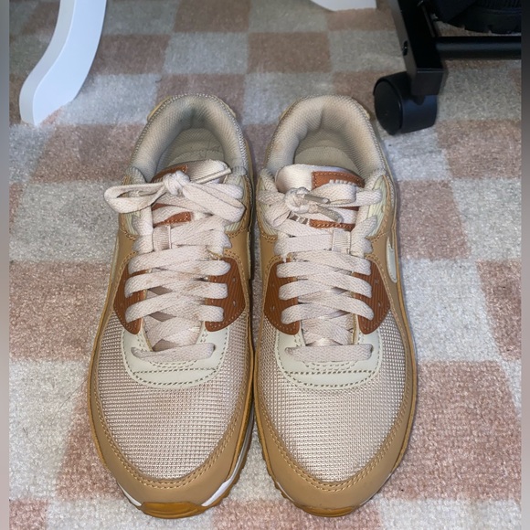 Women’s Airmax 90 Caramel colorway. - Picture 4 of 5